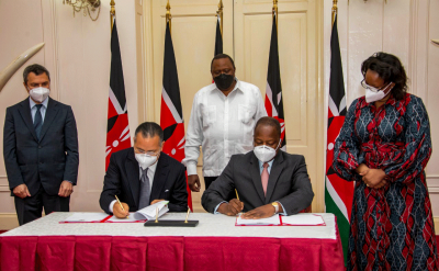 Chairman Kamel Ghribi; H.E. Uhuru Kenyatta, President of Kenya; H.E. Mutahi Kagwe, Minister of Health, Kenya