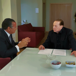 Milano, Silvio Berlusconi dimesso dall'ospedale San Raffaele 