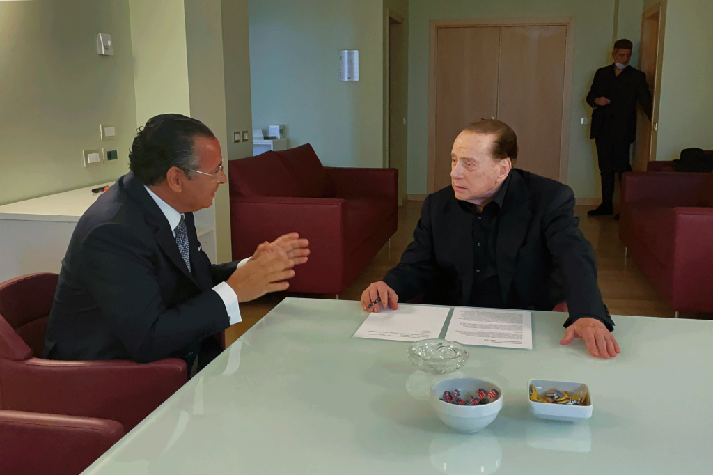 Milano, Silvio Berlusconi dimesso dall'ospedale San Raffaele